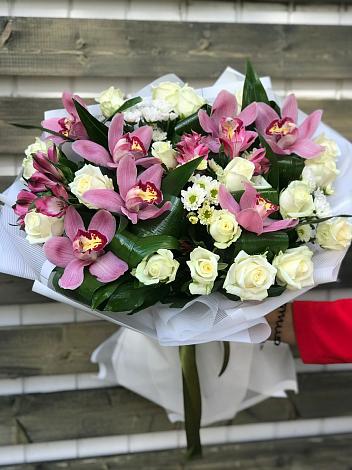 Букет цветов из: Розы и Хризантемы в Привольном