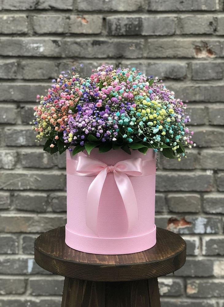 Цветочная композиция из Гипсофила и Розы в шляпной коробке в Привольном