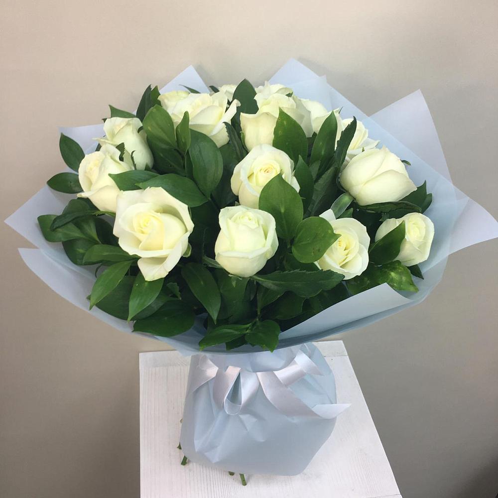Букет 15 Белых роз Проуд в Привольном