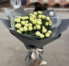 Букет Белые кустовые розы Солинеро в Привольном