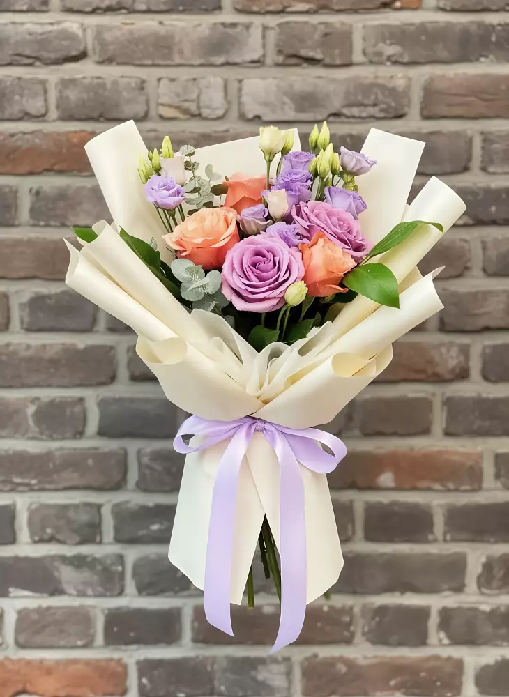 Букет цветов из: Лизиантусы и Розы в Привольном