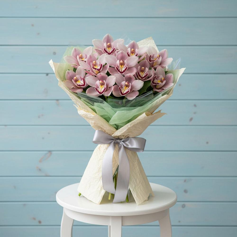 Букет цветов из: Орхидеи и Розы в Привольном