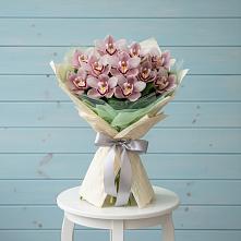 Букет цветов из:  Орхидеи и Розы в Привольном