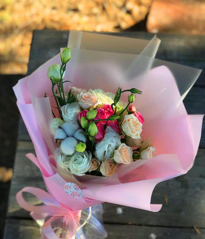 Букет цветов из: Розы и Лизиантусы в Привольном