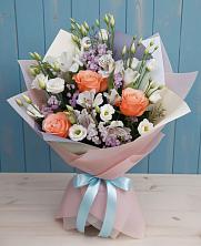 Букет цветов из:  Лизиантусы, Розы, Альстромерии и Гипсофила в Привольном