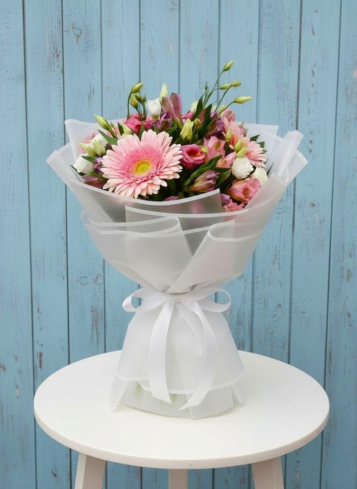 Букет цветов из: Герберы, Альстромерии и Лизиантусы в Привольном