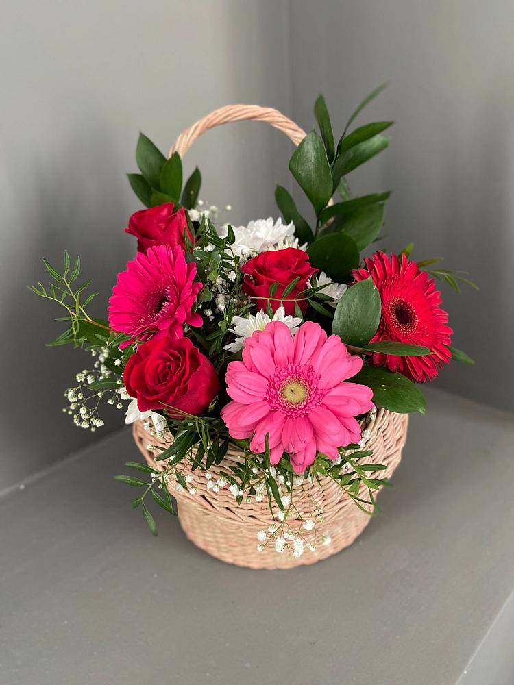 Цветочная композиция из Розы, Хризантемы и Герберы в корзине в Привольном
