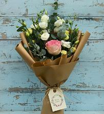 Букет цветов из:  Розы и Лизиантусы в Привольном