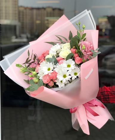 Букет цветов из: Розы, Лизиантусы и Хризантемы в Привольном