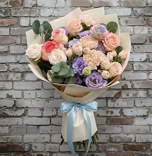 Букет цветов из:  Розы, Лизиантусы и Гвоздики в Привольном