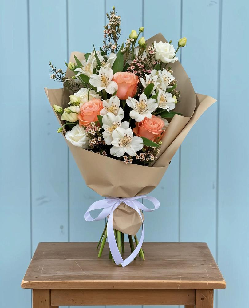 Букет цветов из: Альстромерии, Лизиантусы, Розы и Хризантемы в Привольном