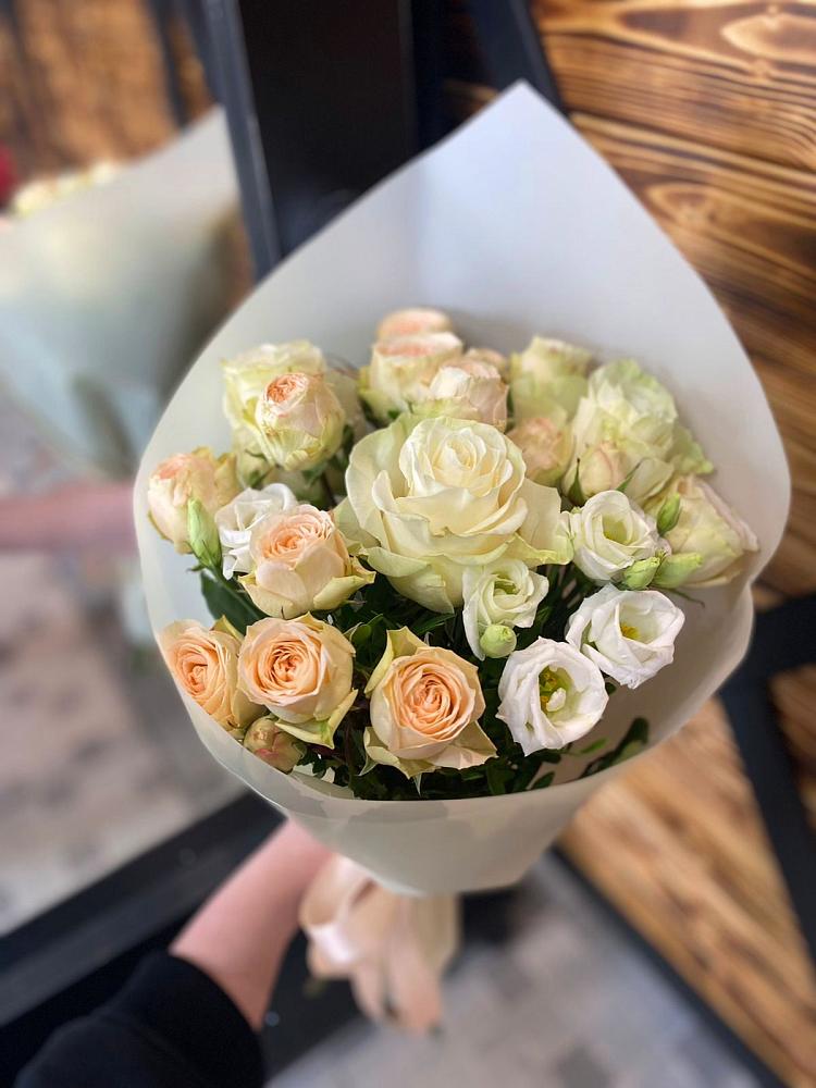 Букет цветов из: Розы и Лизиантусы в Привольном