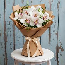 Букет цветов из:  Орхидеи и Розы в Привольном